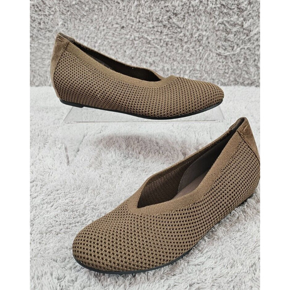 NEW Eileen Fisher "Seam" Stretch Slip-on‎ Taupe Stretch Flats Womens 6.5 M - Picture 1 of 4